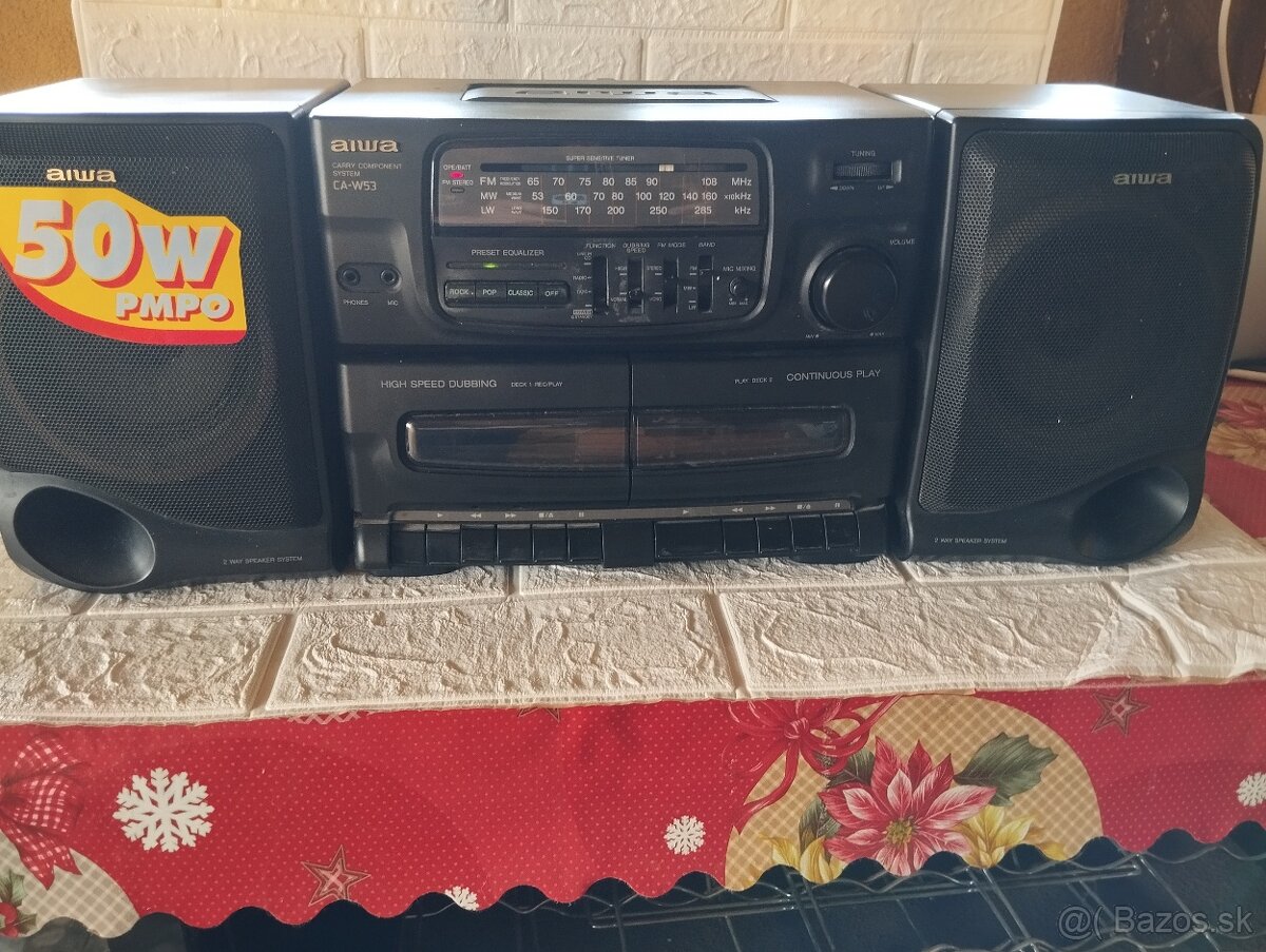 Rádiomagnetofón Aiwa.