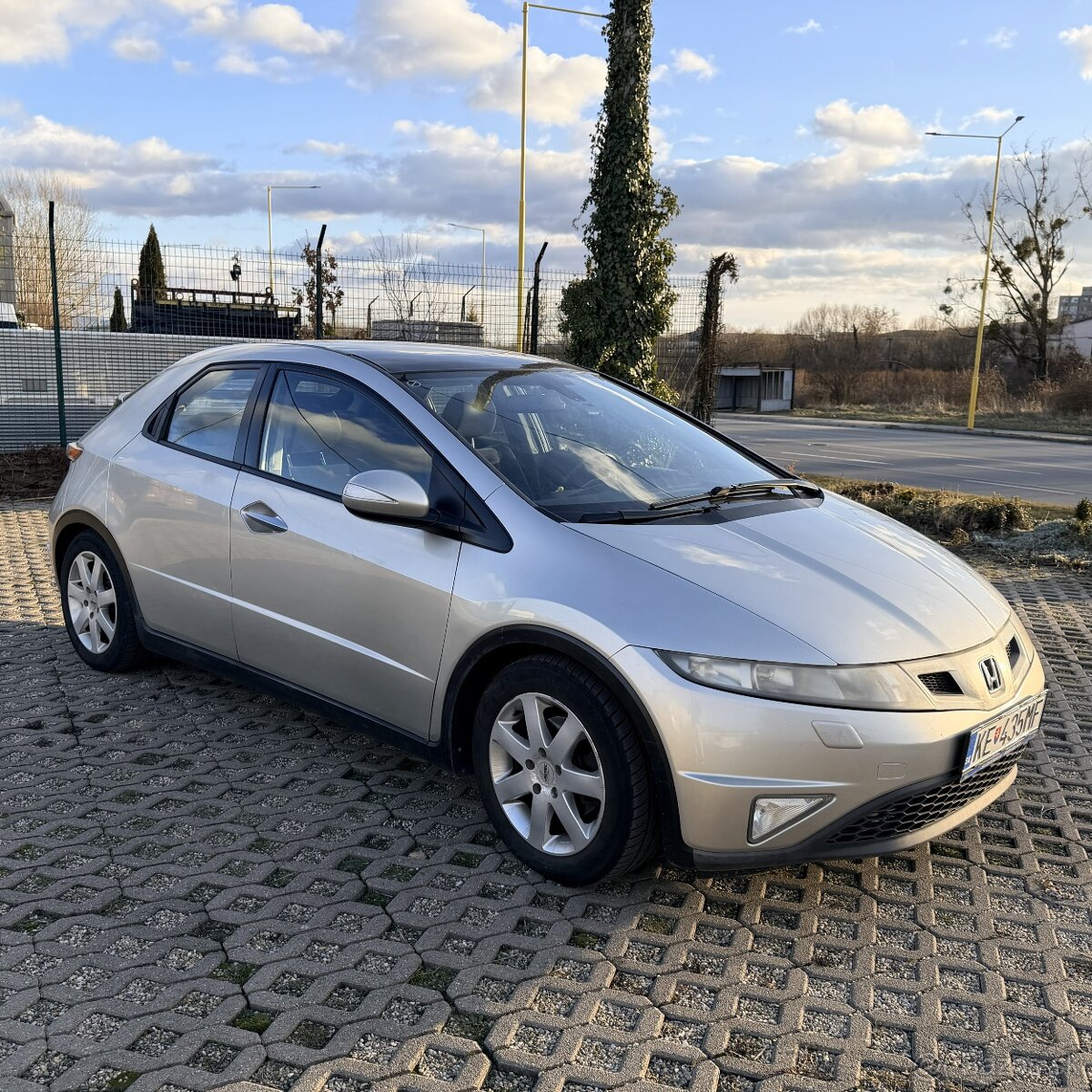 Predám Honda Civic 8. generácie 1.8 VTEC