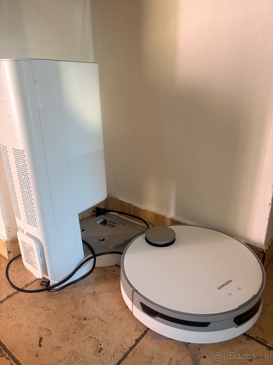 Predám robotický vysávač Samsung Jet Bot so stanicou