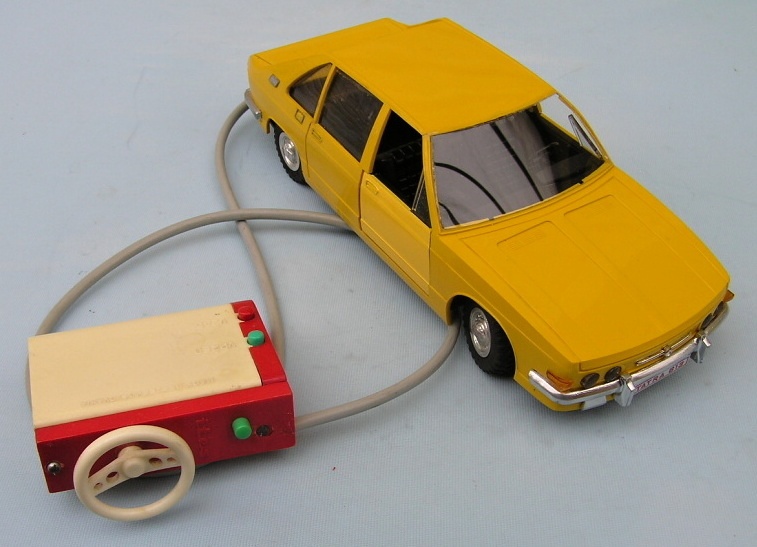 TATRA 613 - tmavě žlutá ,ITES,stará československá hračka