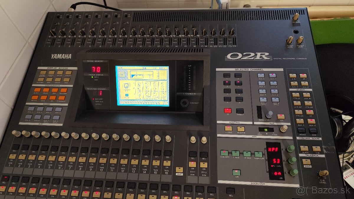 Predám digitálny mixážny pult Yamaha 02R