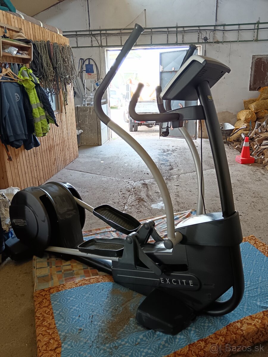 Predám profesionálny eliptický trenažér Technogym Excite