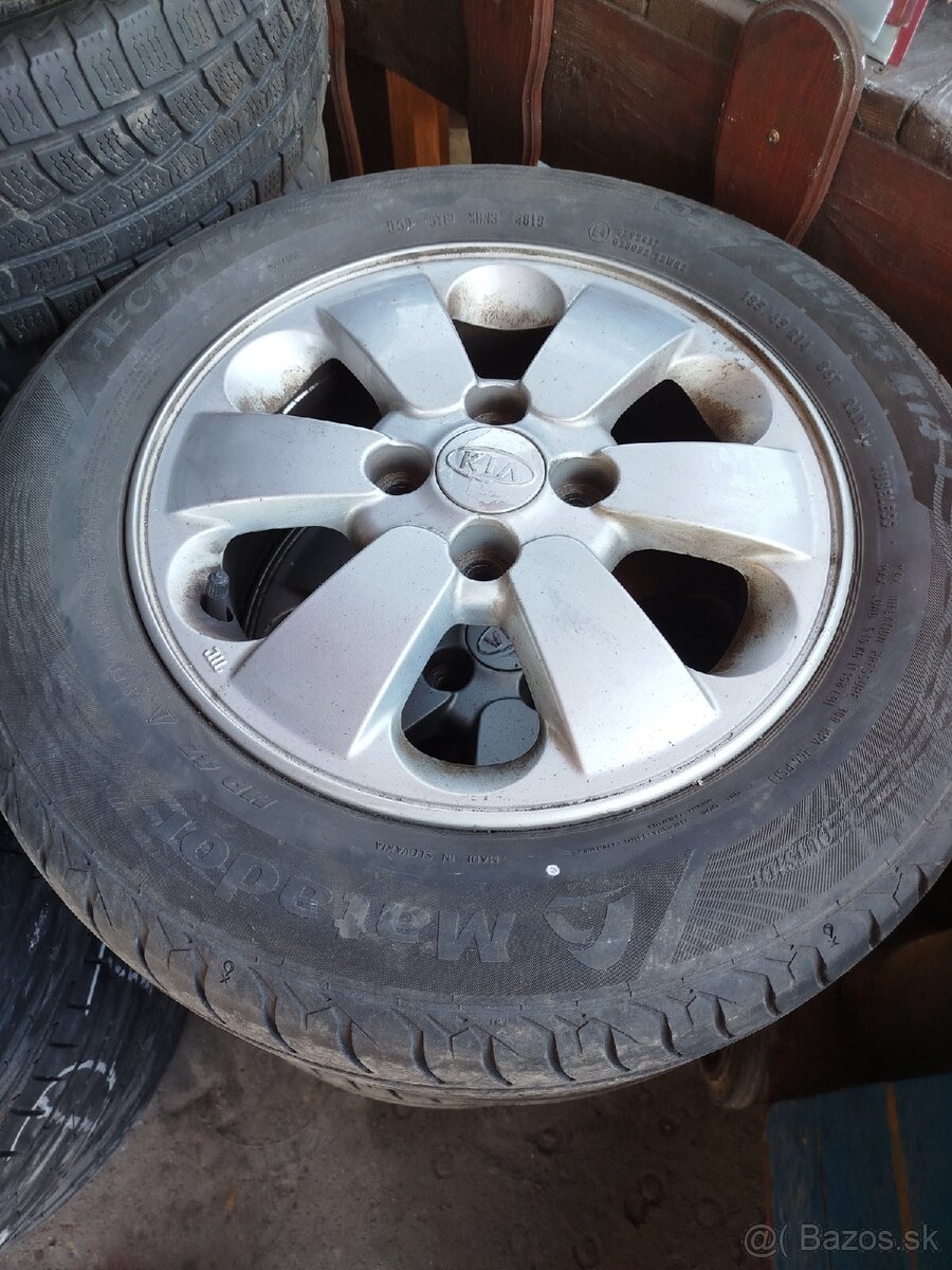 Predám letnú sadu pneu s diskami 185/65 r 14 orig. kia rio