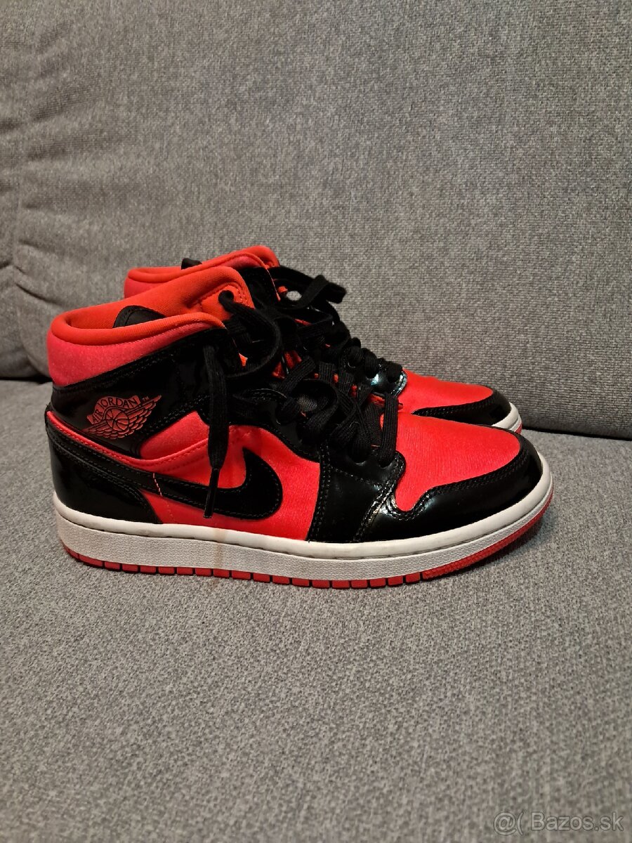Nike Air Jordan Wmns Air Jordan 1 Mid Hot Punch