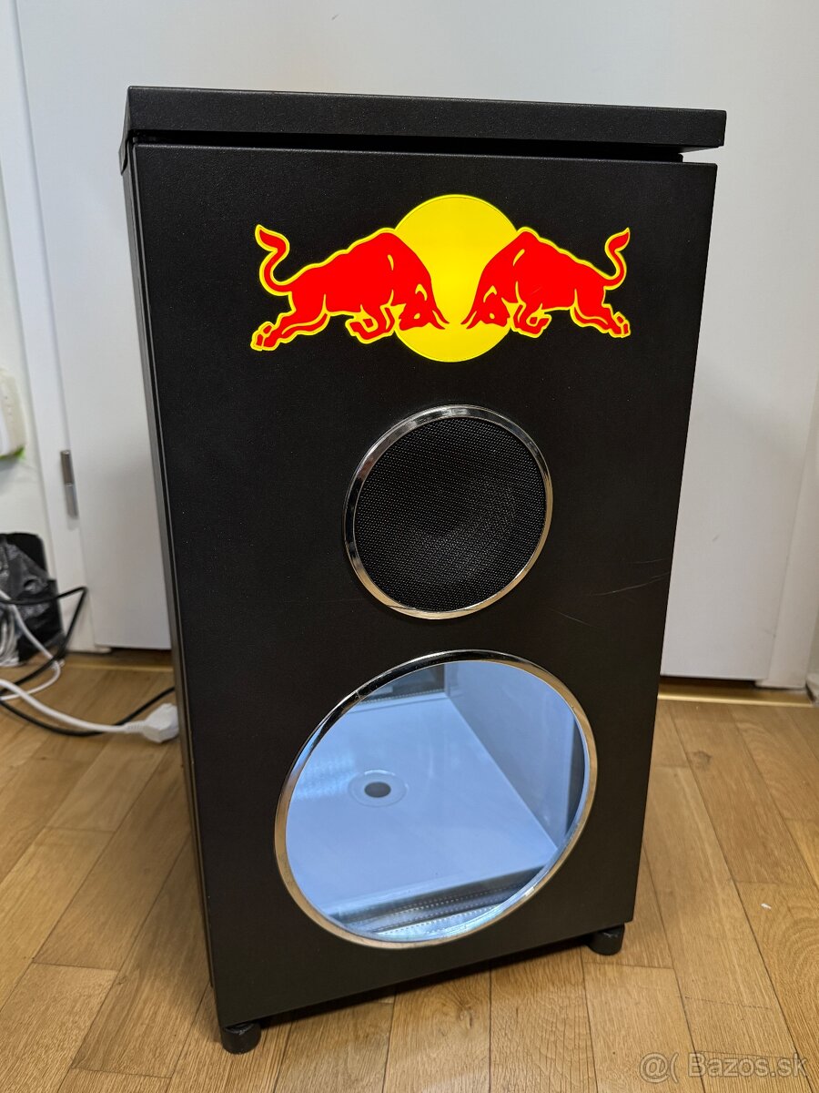 Redbull chladička - limitovaná funkčná - Priestor pre fľašu