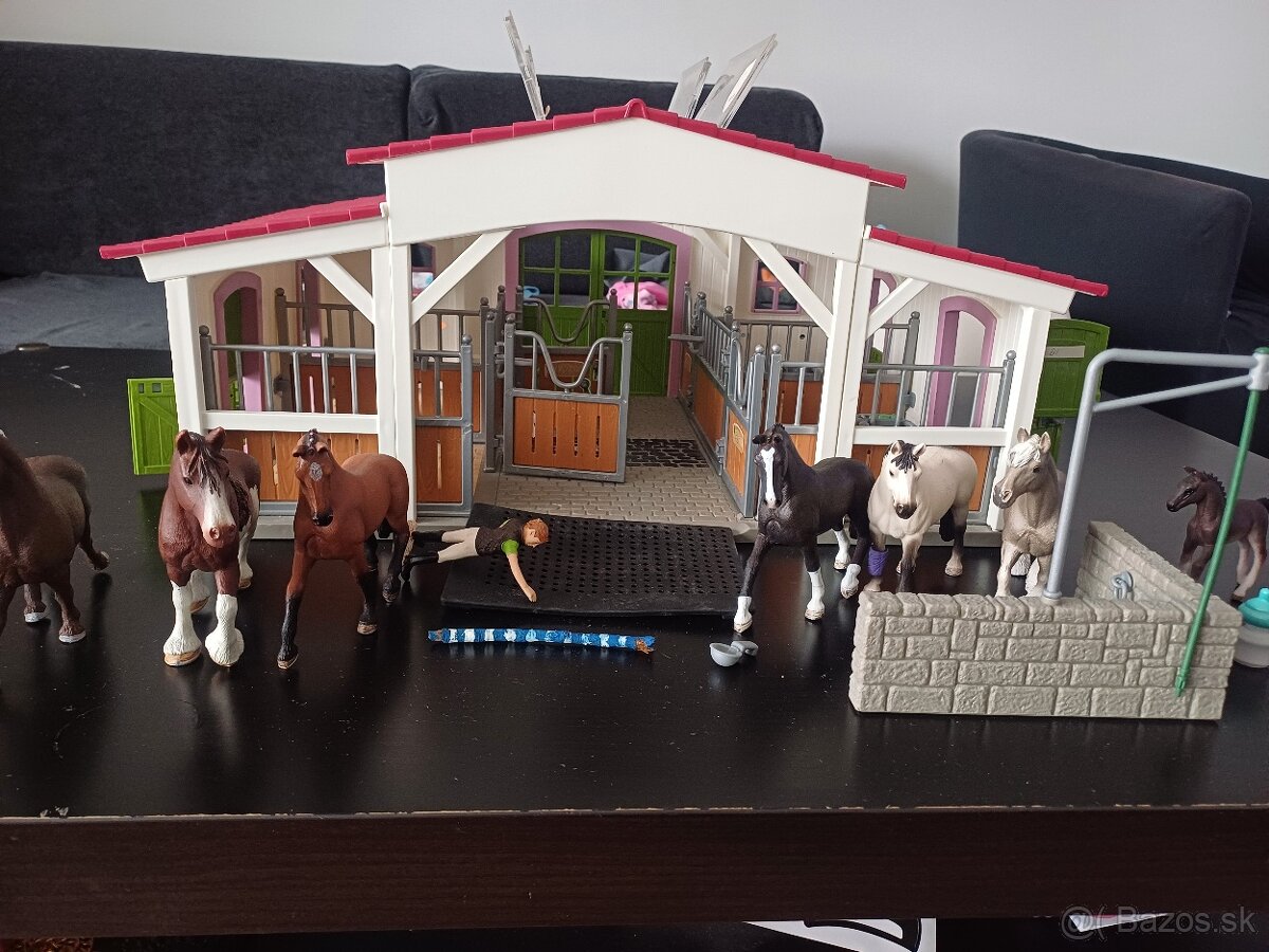 Stajňa Schleich