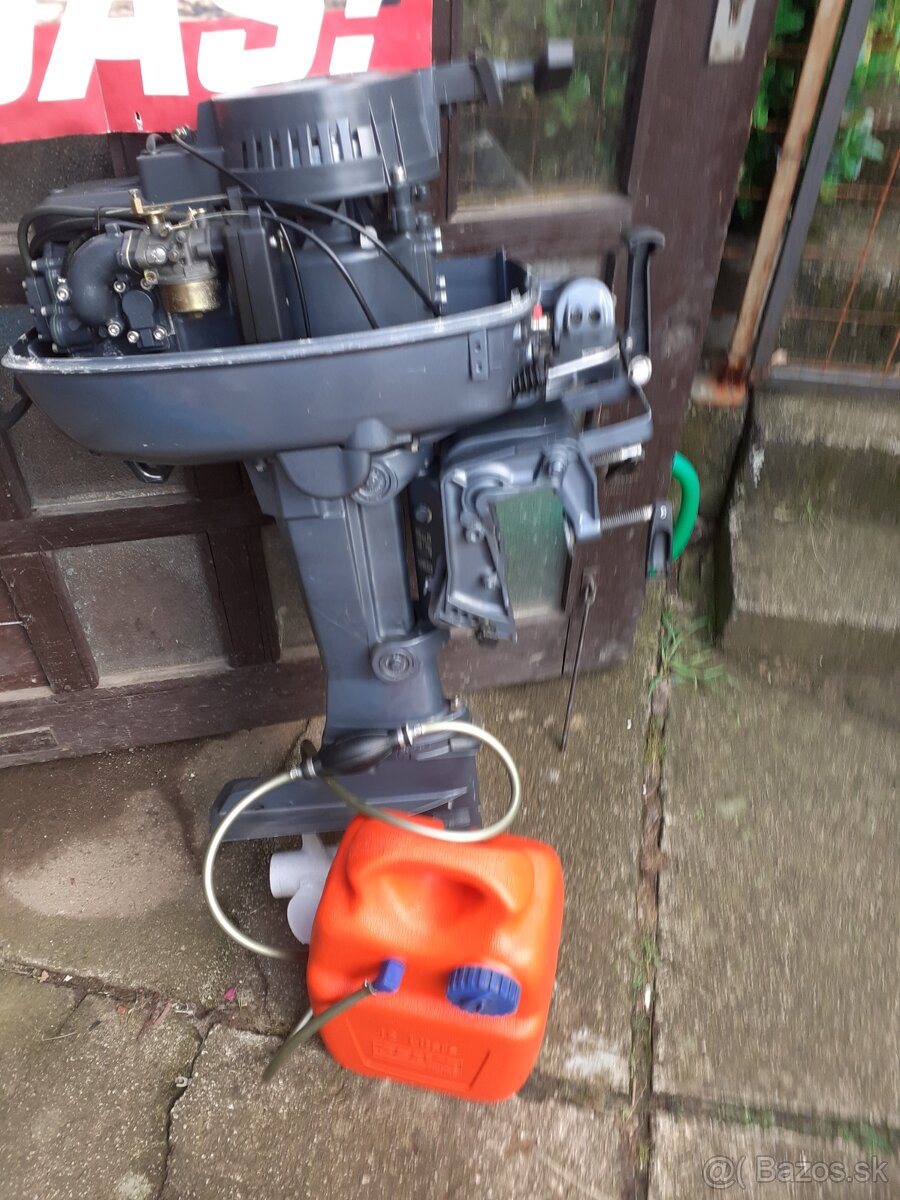 Lodný motor
