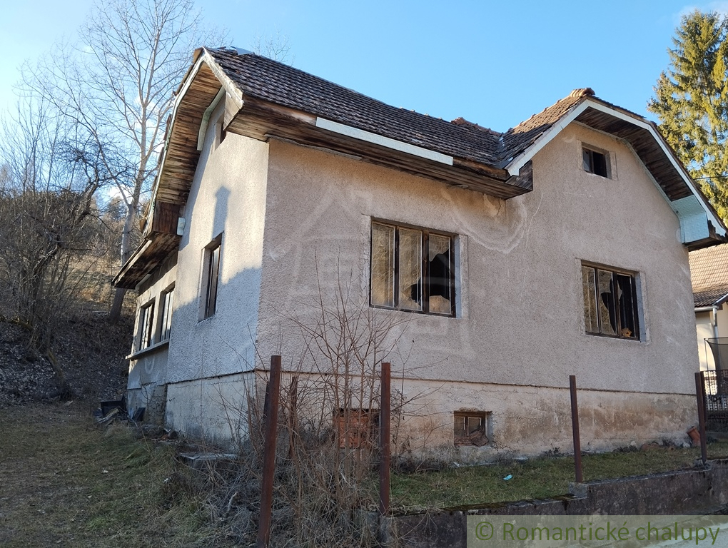 Pozemok so starým domom v obci Brieštie