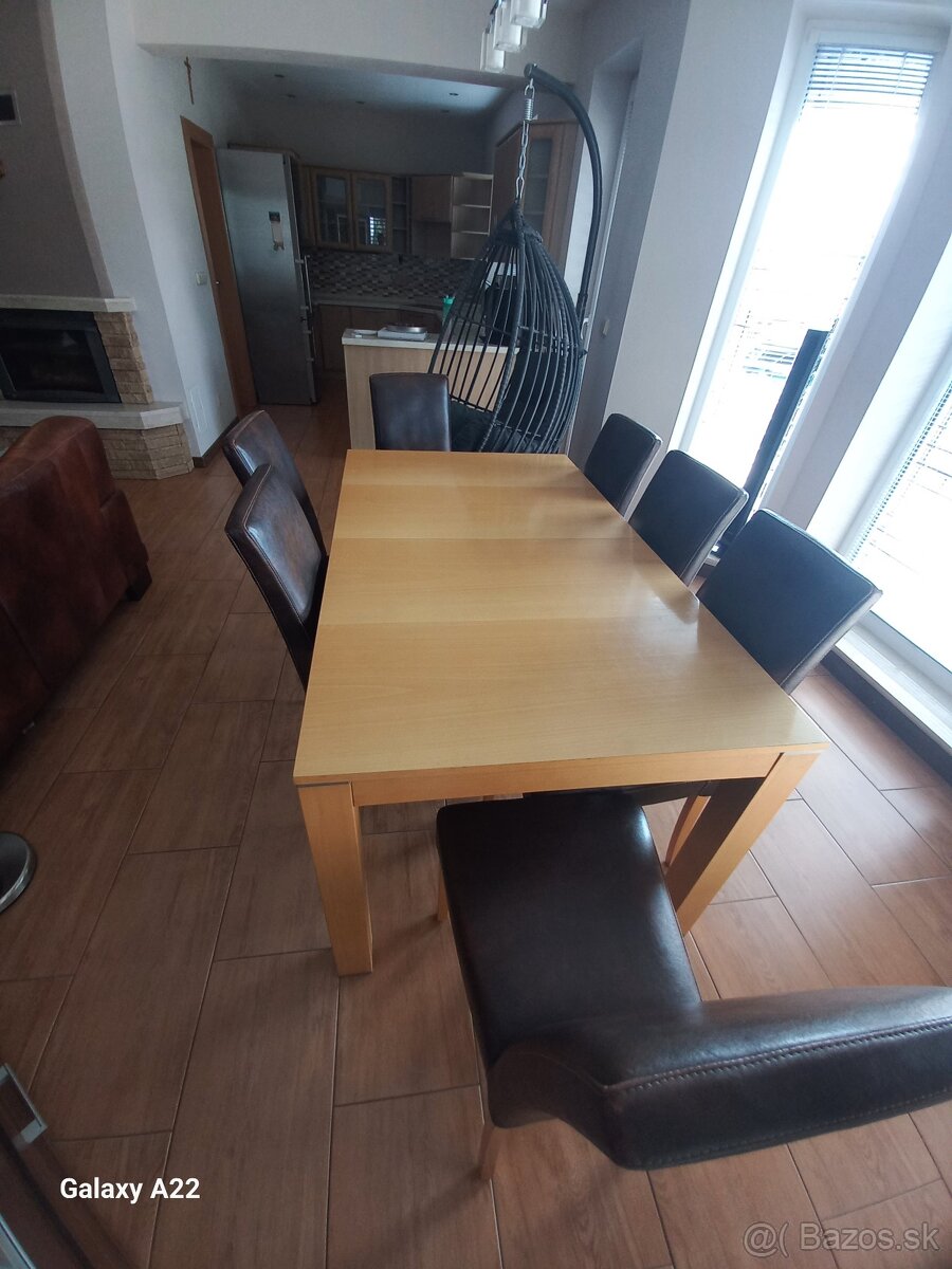 jedálenský kút REZERVOVANE