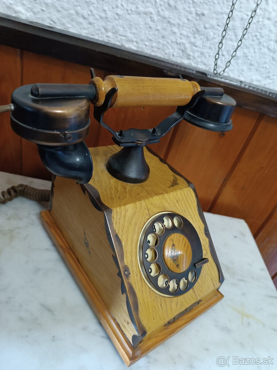 Retro telefon Tesla