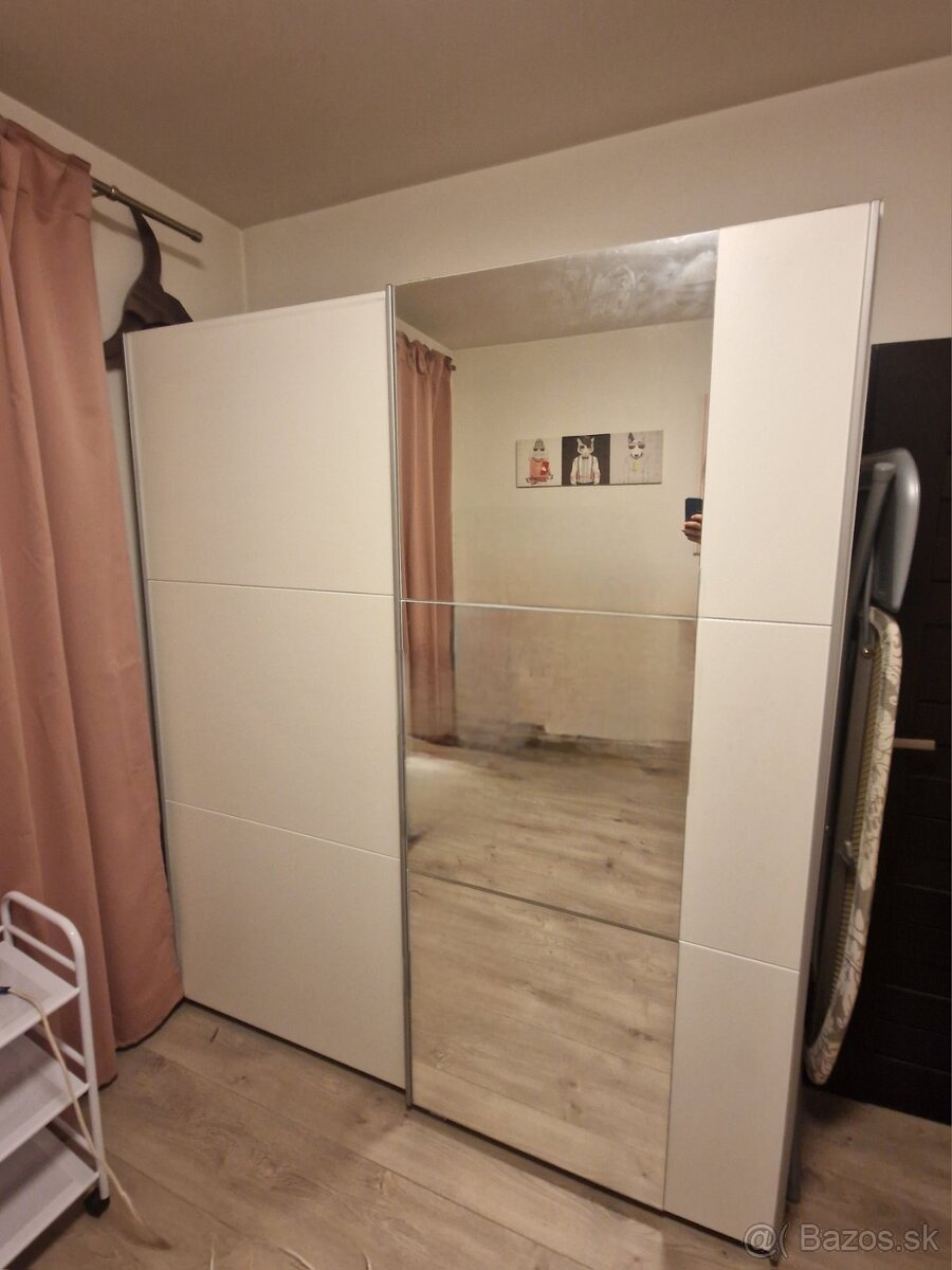 NA PREDAJ ŠATNÍKOVÁ SKRIŇA