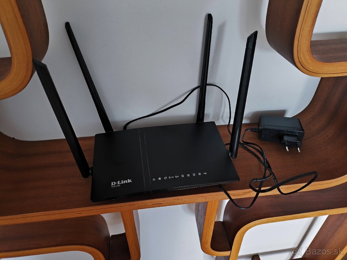 Router D-Link DIR-825 AC1200