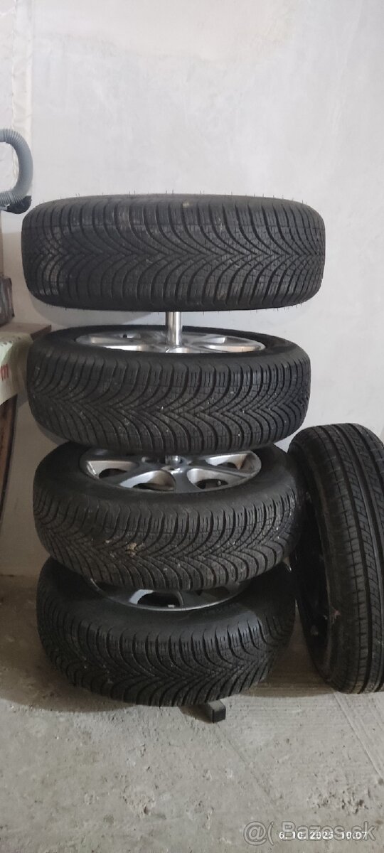 Predám celoročne pneumatiky