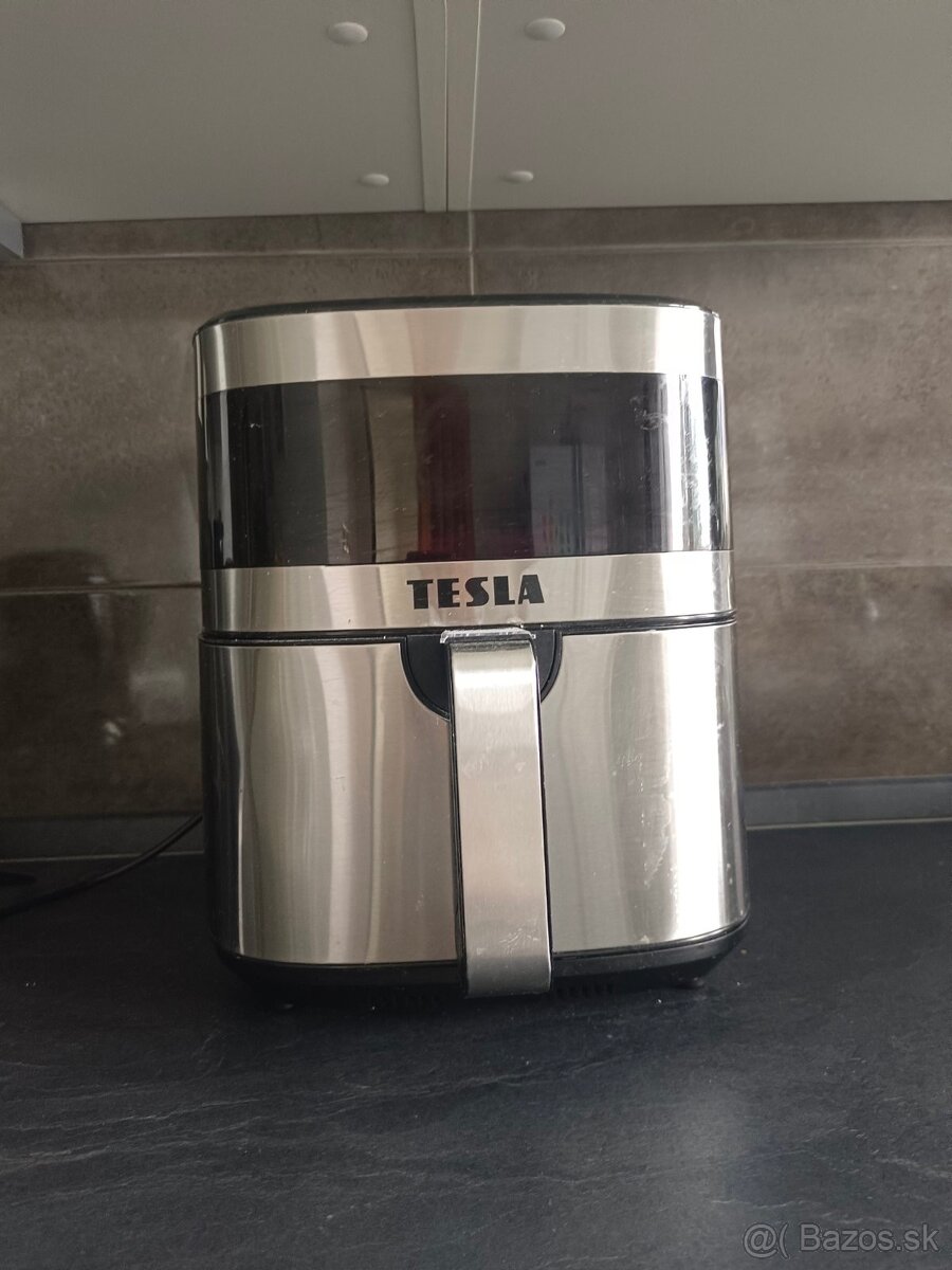 Tesla teplovzdušná fritéza
