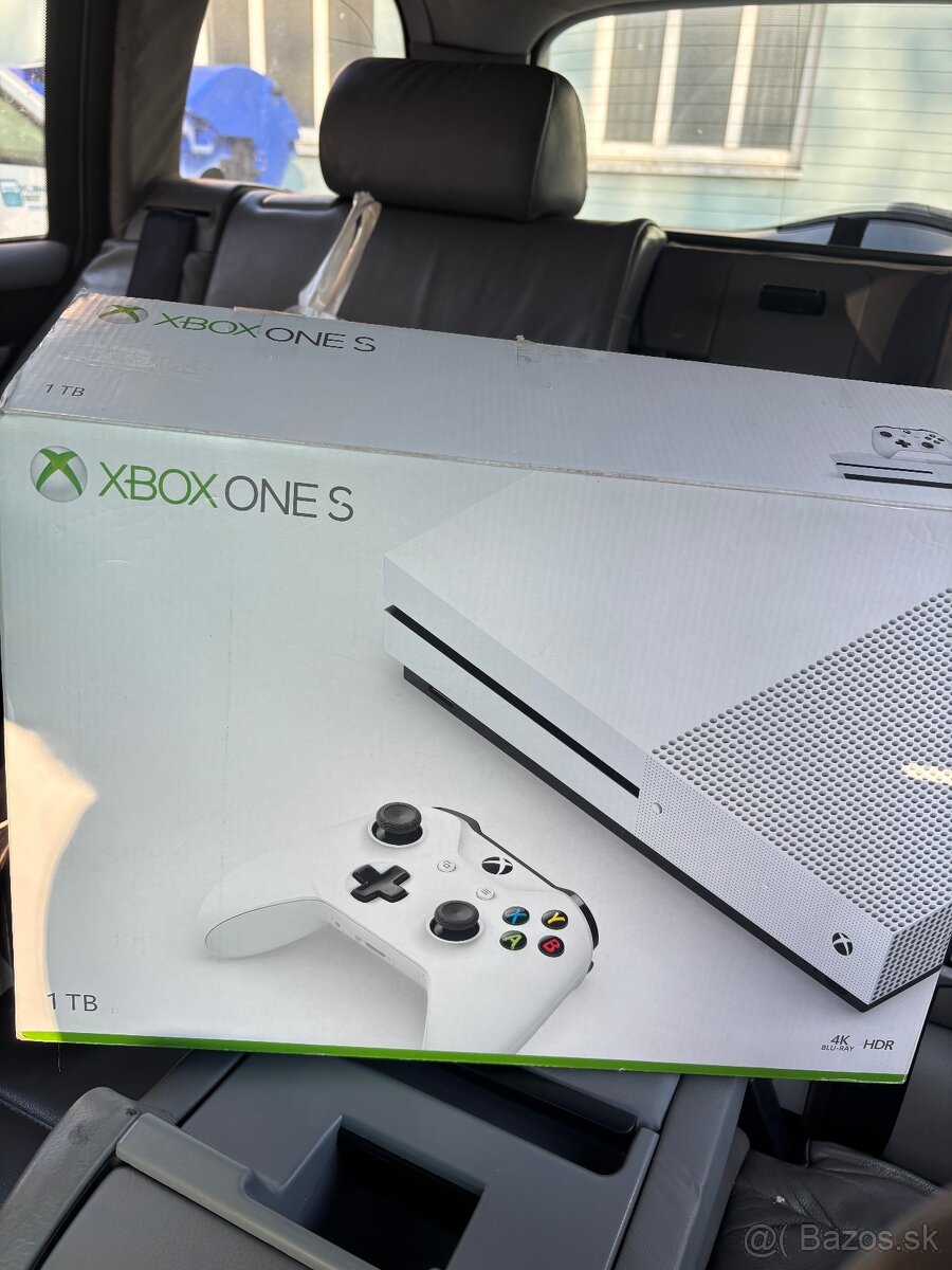 Předám xbox One s 1TB