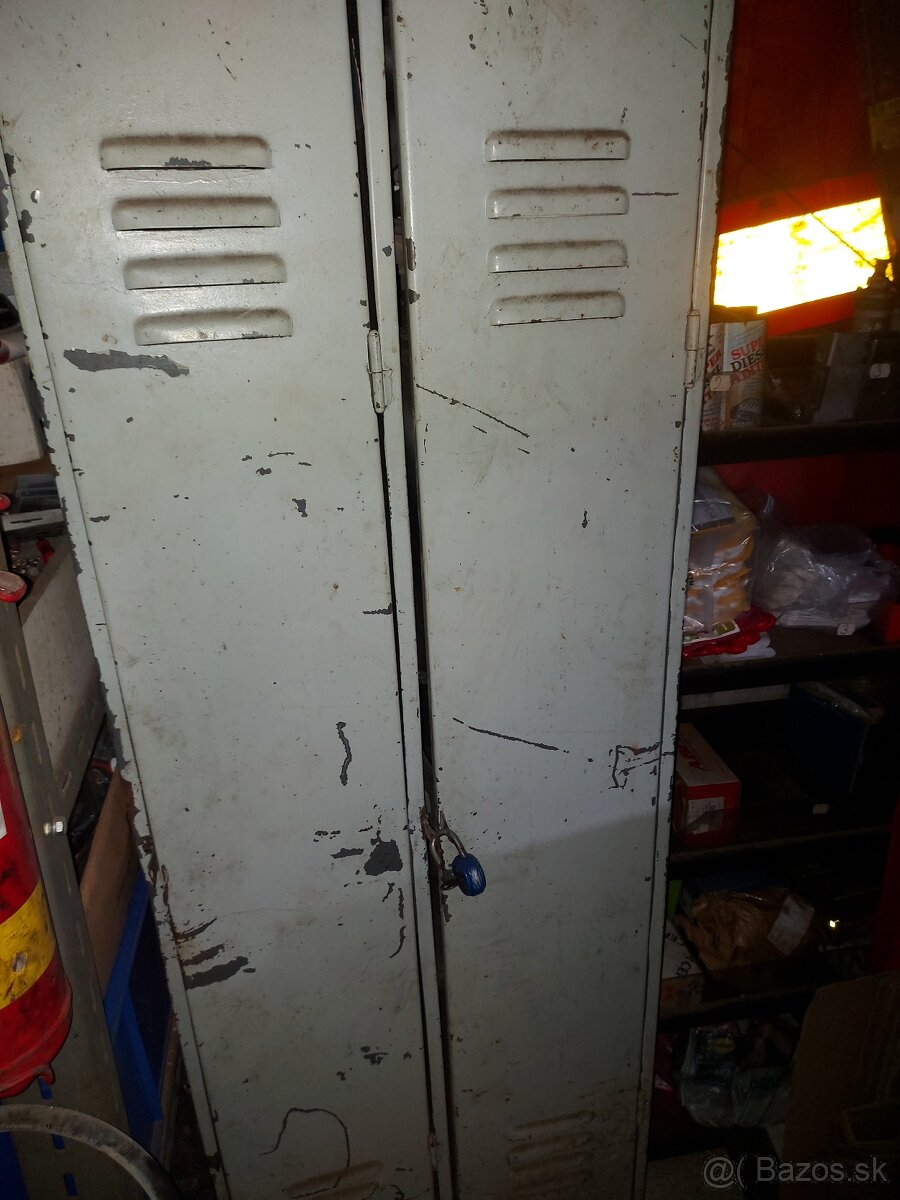 Predám plechovú šatníkovú skriňu