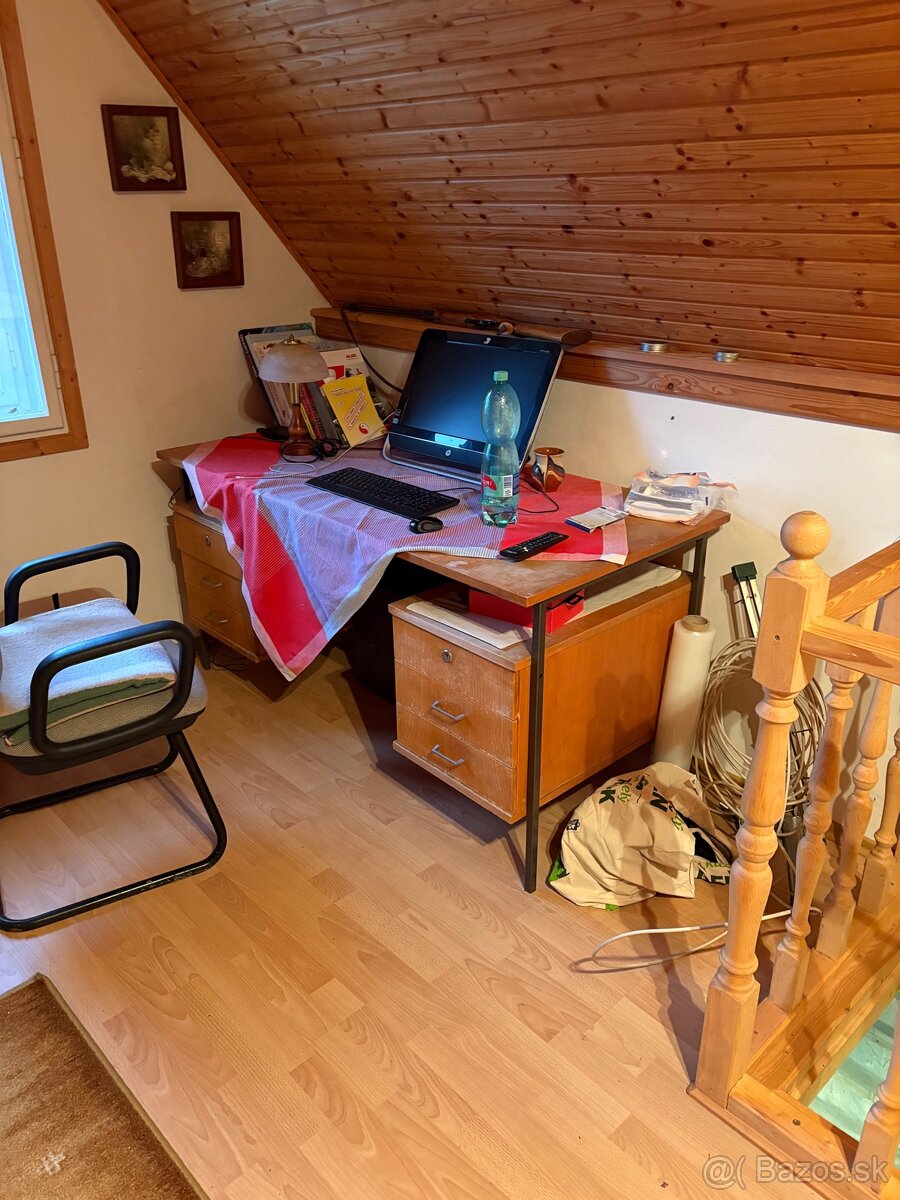 Pracovný stôl
