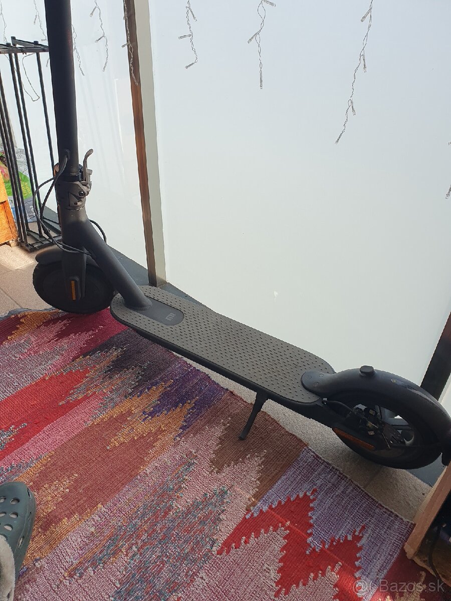 Elektrická kolobežka Mi scooter Esencial.