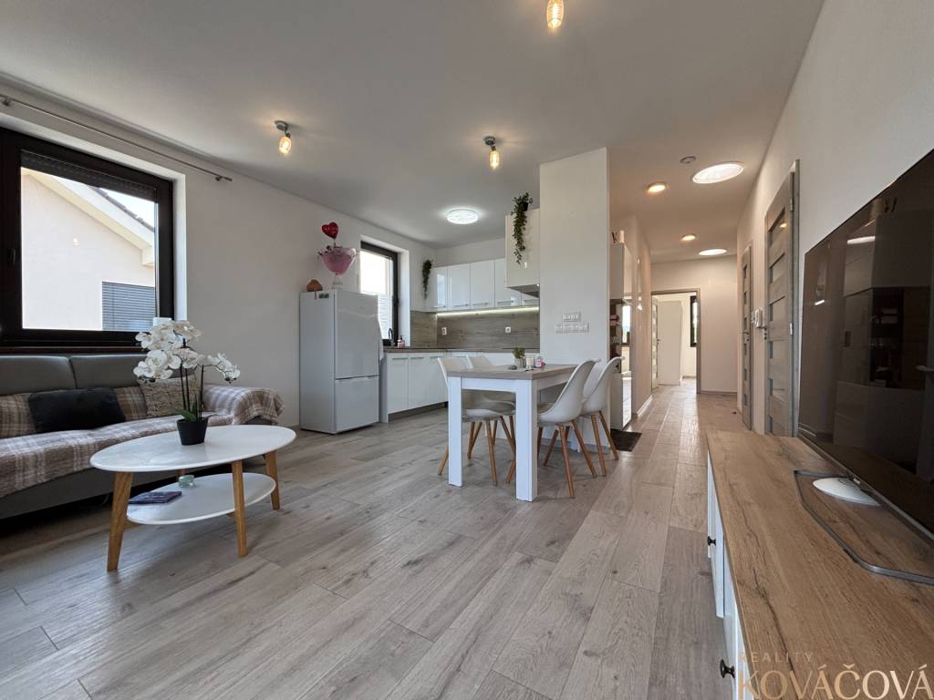 Na predaj 3 izbový byt v RD + vlastný pozemok, Trenčín – Zam