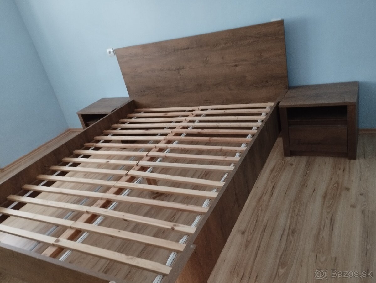 Predám manželskú posteľ s nočnými stolíkmi za 160 eur