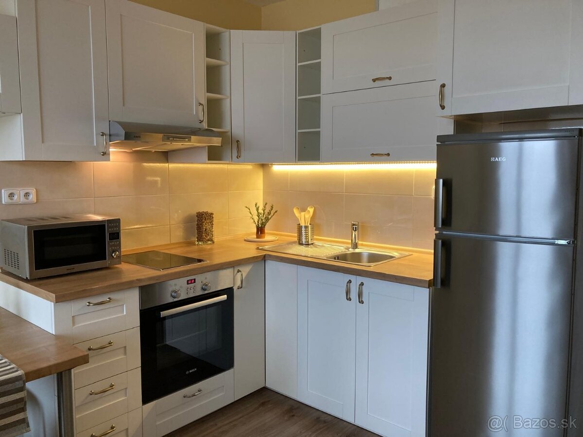 Na prenájom garsónka 24m2, sídlisko Klokočina.