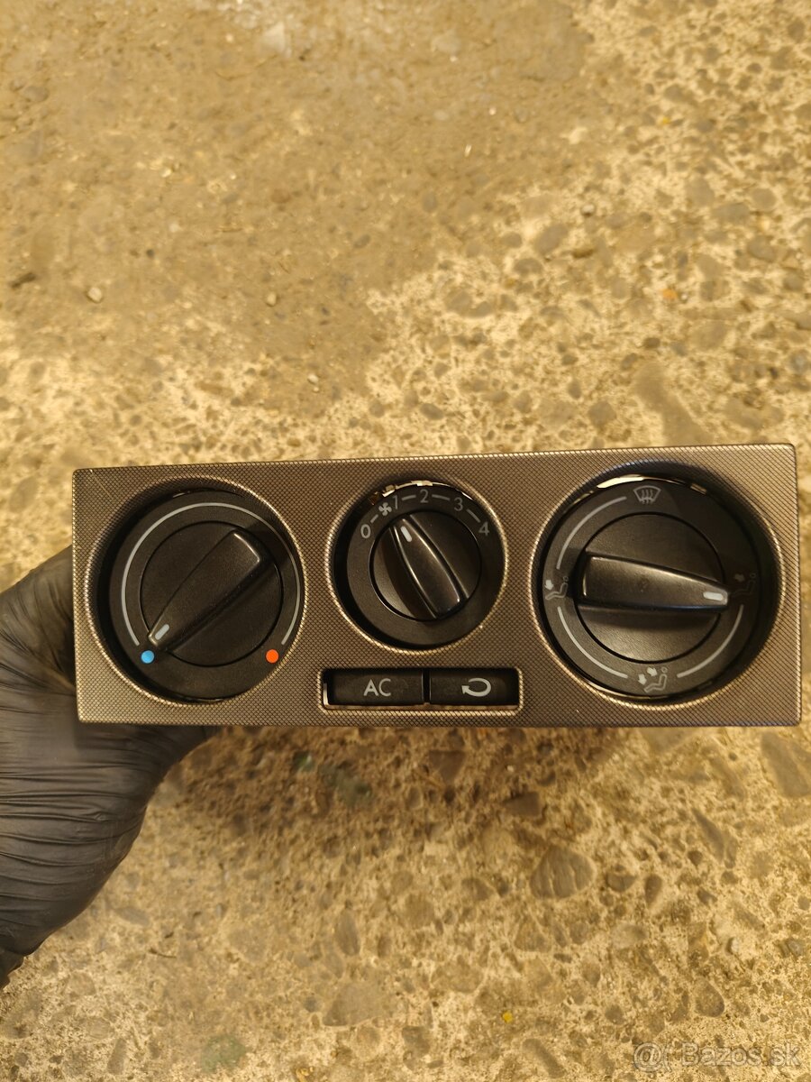Panel manuálnej klimatizácie Volkswagen Golf 4