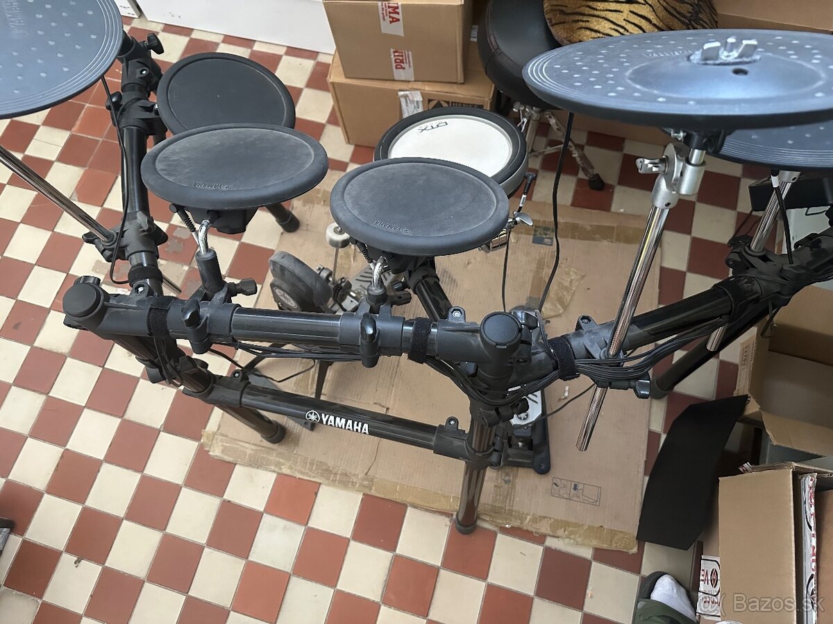 Predám elektronickú bicia súpravu Yamaha DTX502