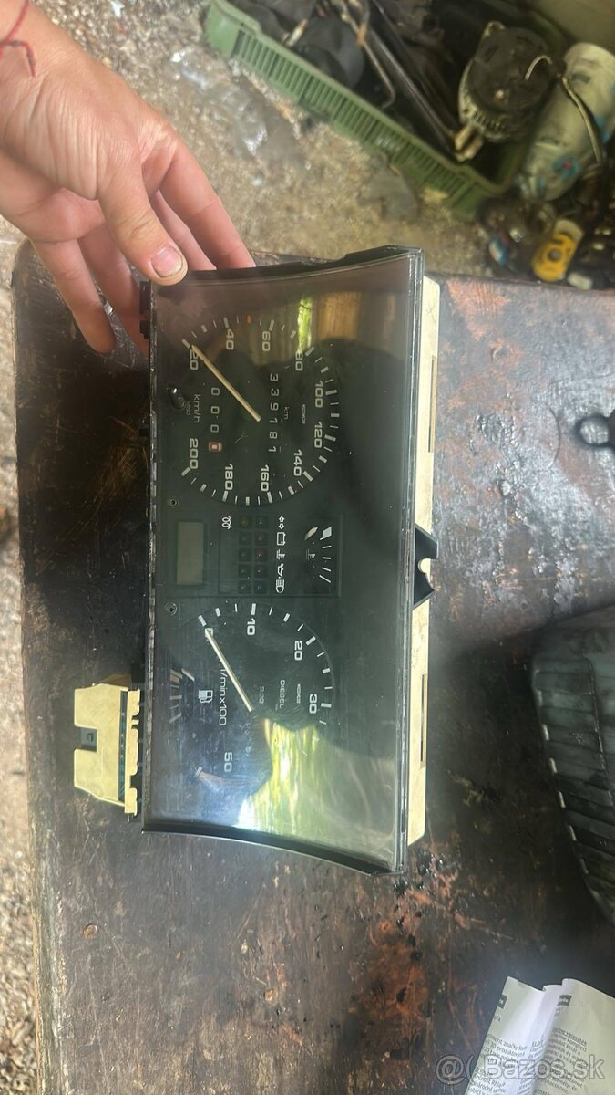 Predám budíky s otáčkomerom golf mk2