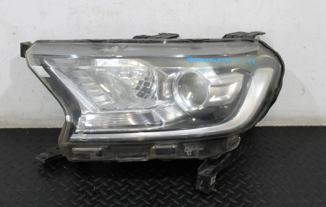 ford ranger svetlo V 5