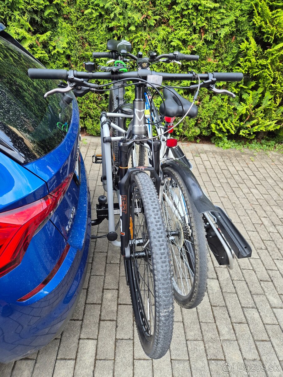 Nosič bicyklov na ťažné zariadenie