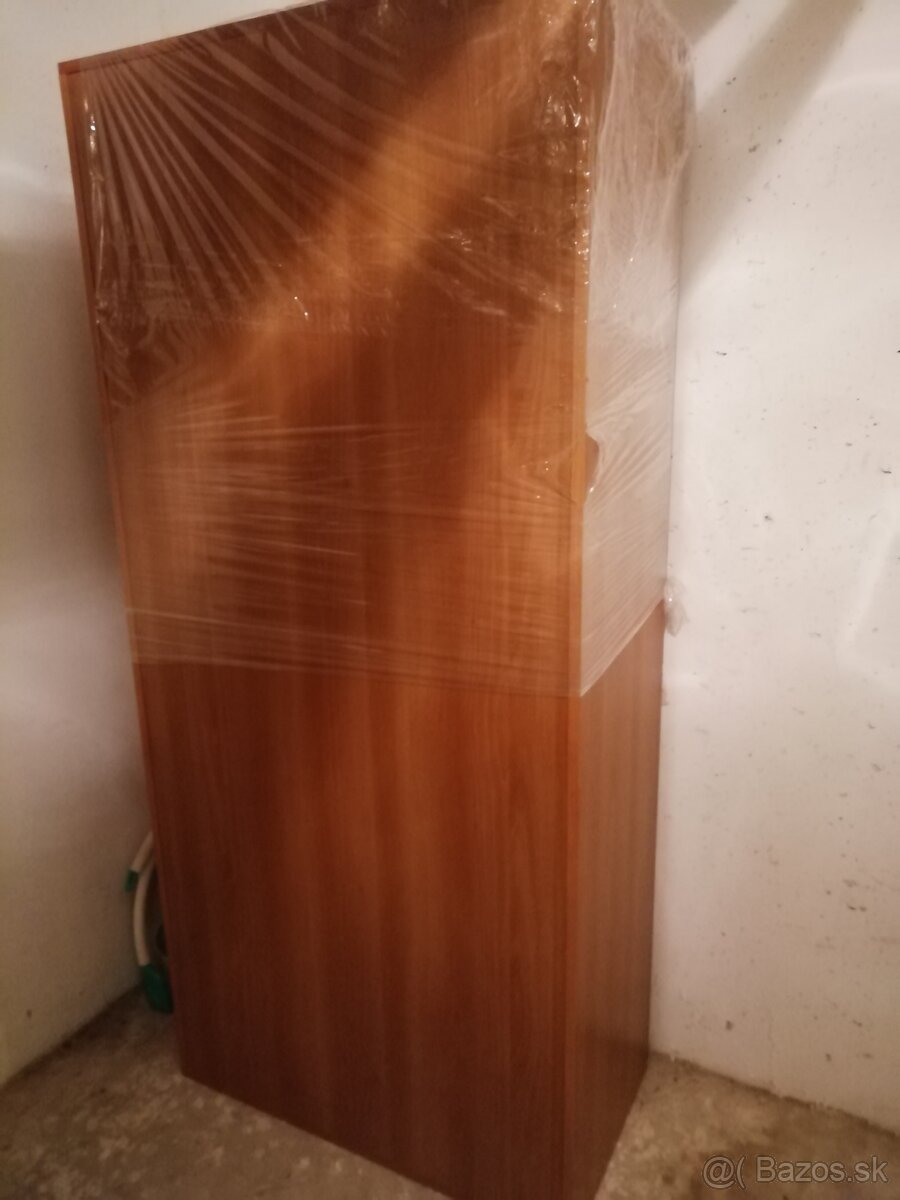 Predam velmi zachovalu 2 kridlovu skrinu