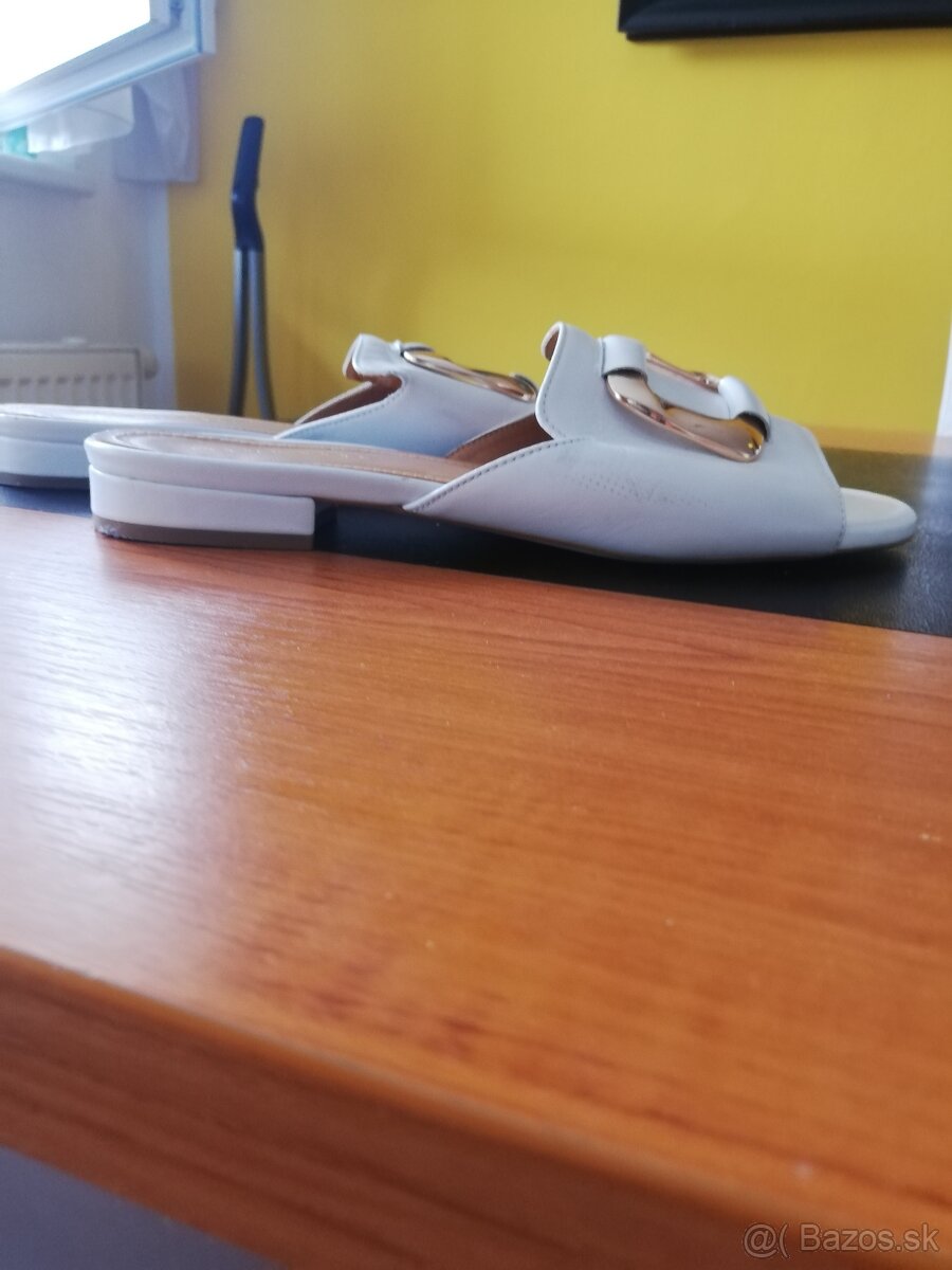 predam celokožené slapky č.39