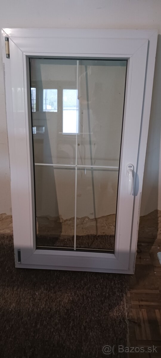 Plastové okno v125 x 69šírka, hrúbka 7,6cm