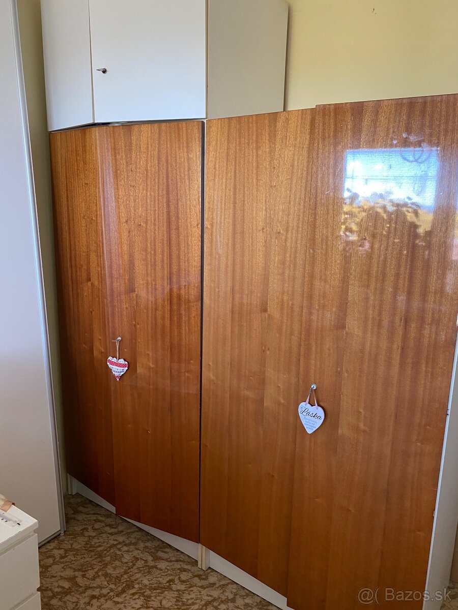 Šatníková skriňa