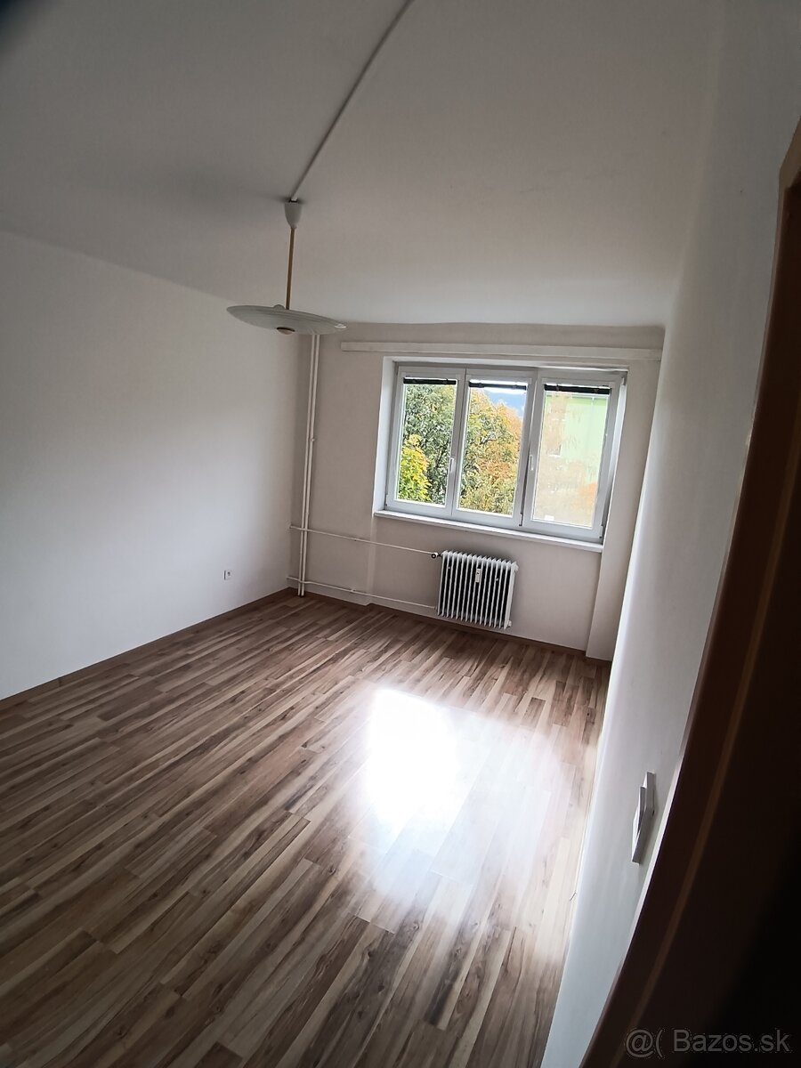 Prenajmem NEZARIADENÝ 2 izbový byt