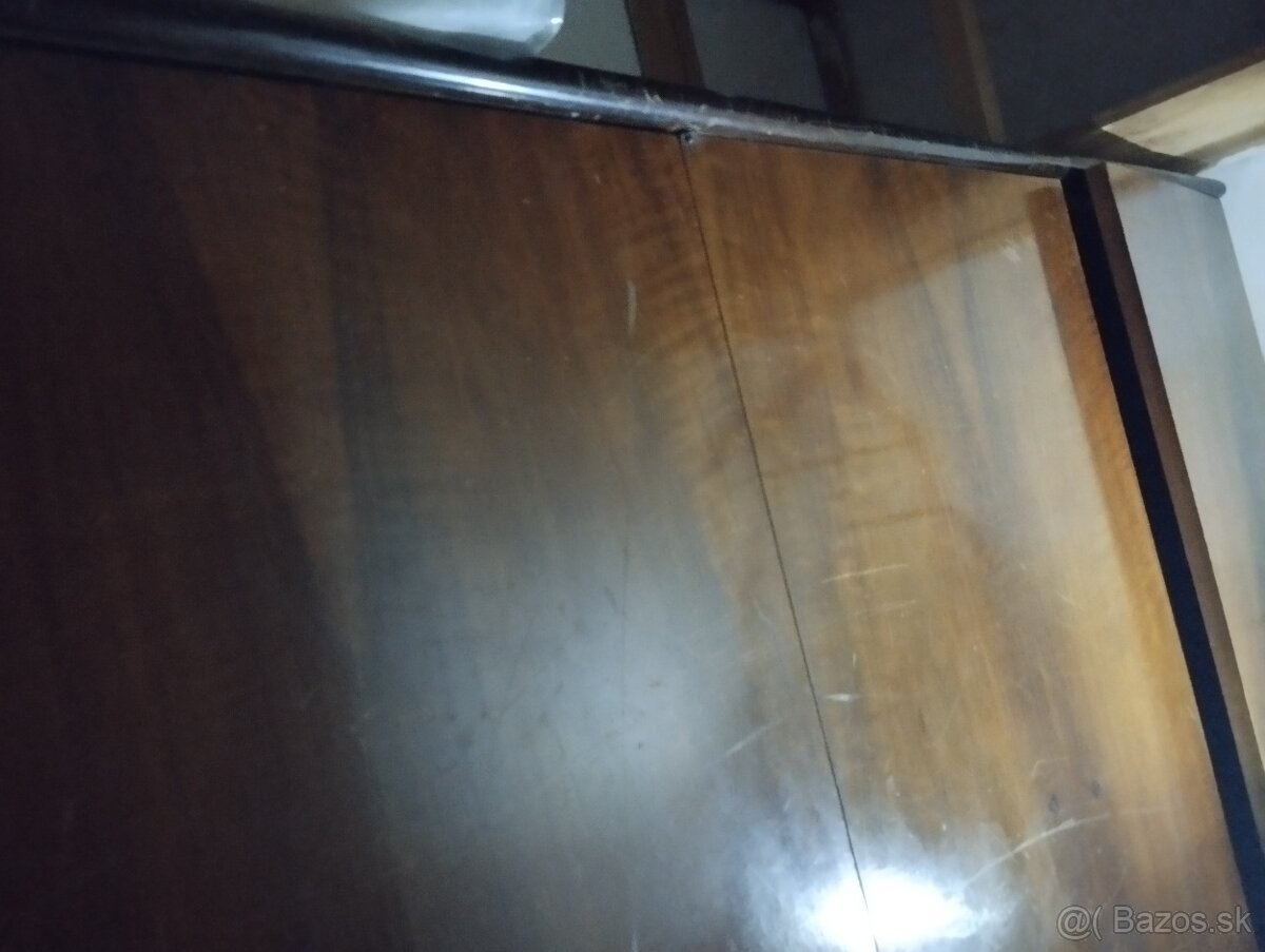 masívne drevo skriňa 180x60