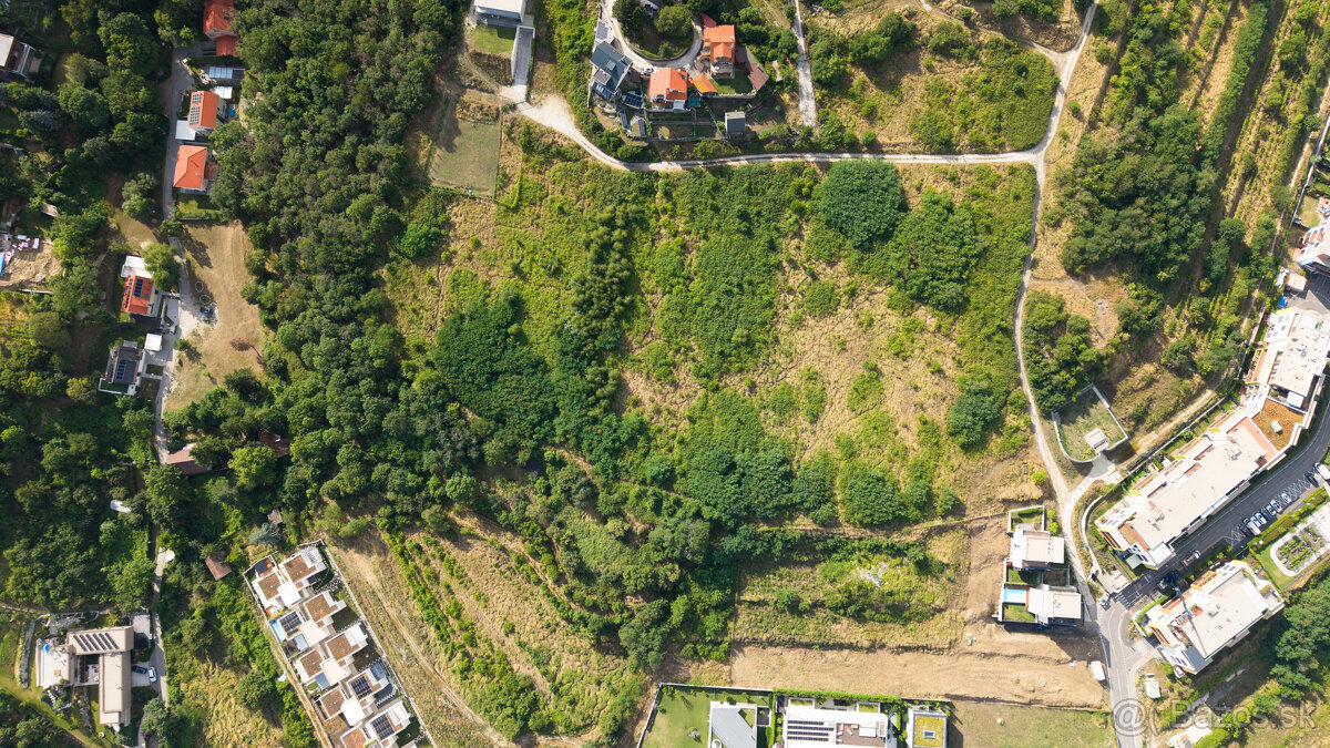 Na predaj investičný pozemok 1307 m2 - Bratislava, Koliba