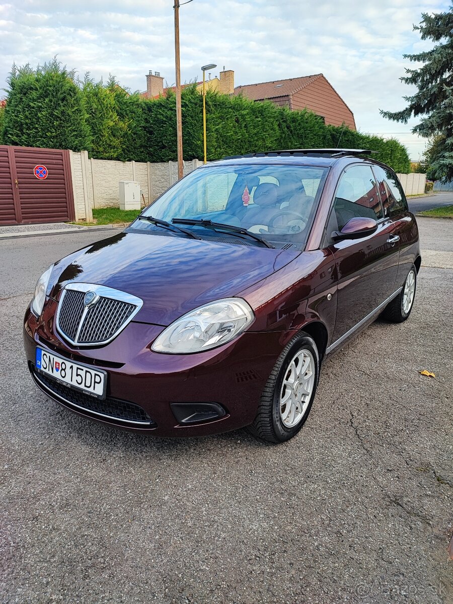 Lancia ypsilon