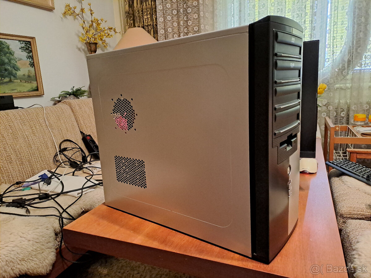 Predám stolový PC v zachovalom stave.