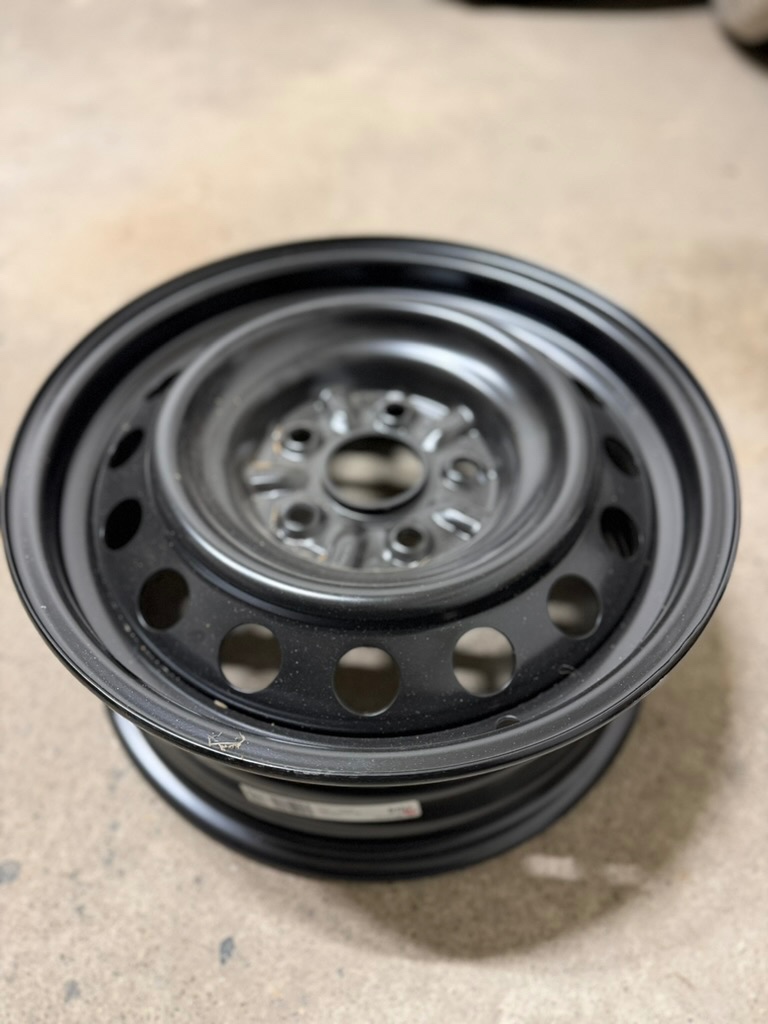 Auris 2007 (plechový disk) nový