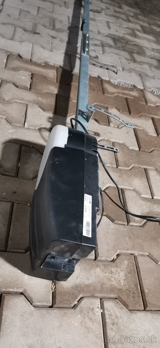 Pohon na garážové branu