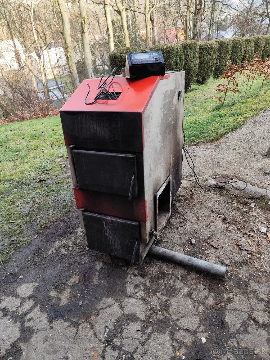 Kotol na tuhé palivo