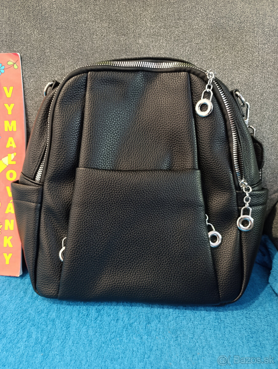 Čierny koženkový ruksak