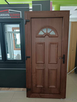 PLASTOVÉ VCHODOVÉ DVERE HNEDÉ 980mm.x2080mm.