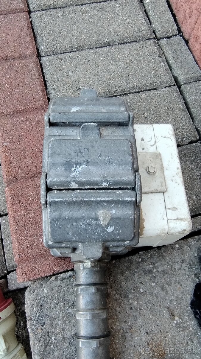 Priemyselná BAŤA trojzásuvka 380V