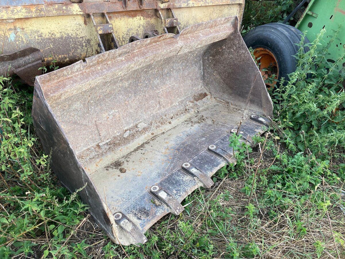 Predám lyžicu a hák na nakladač HON un 053