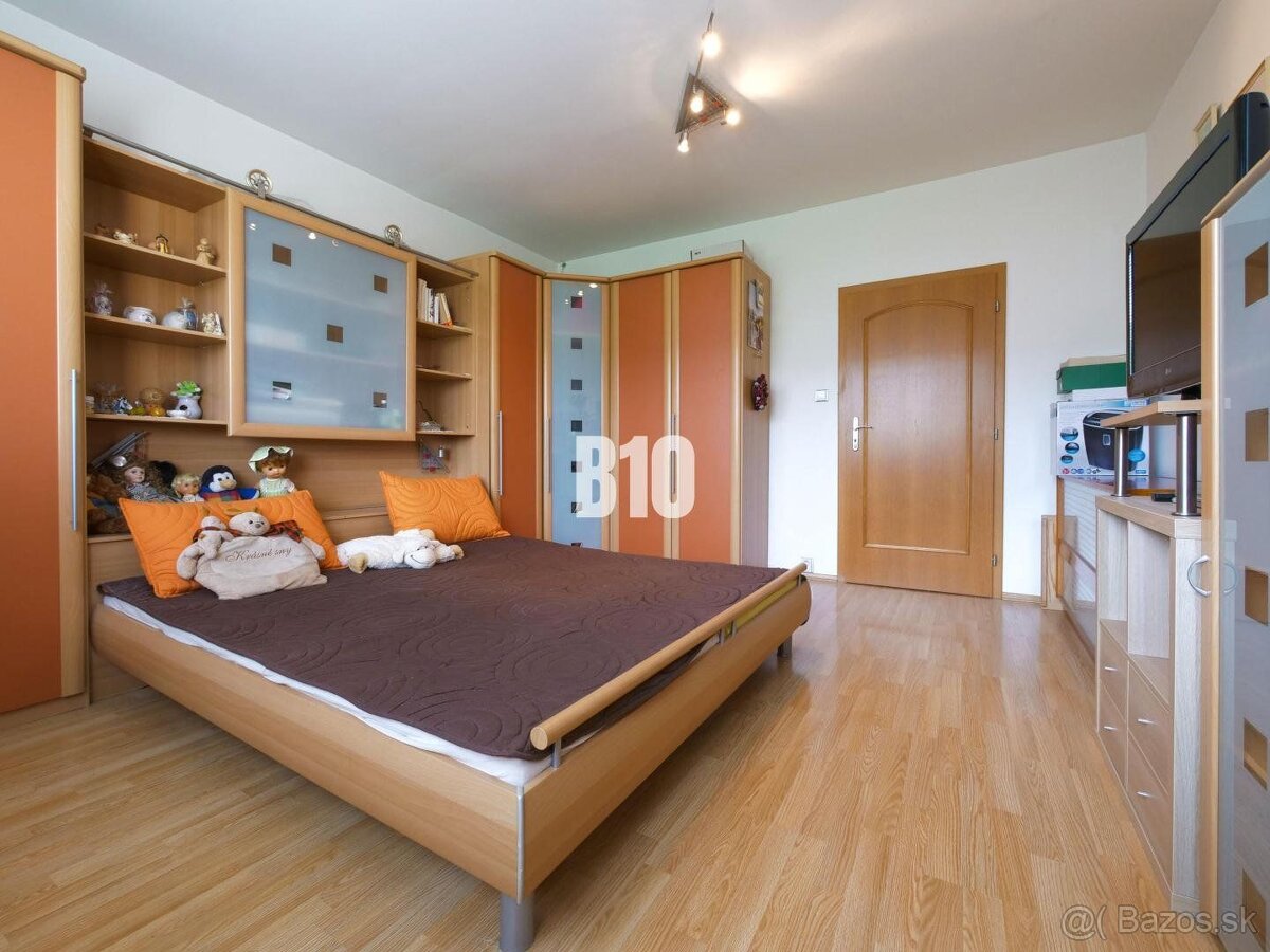 Veľký 3 izbový byt s balkónom v tichej časti / Klokočina