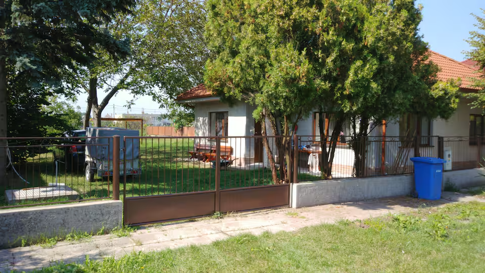 Rodinný dom pri Veľkom Mederi, veľký pozemok, farma.
