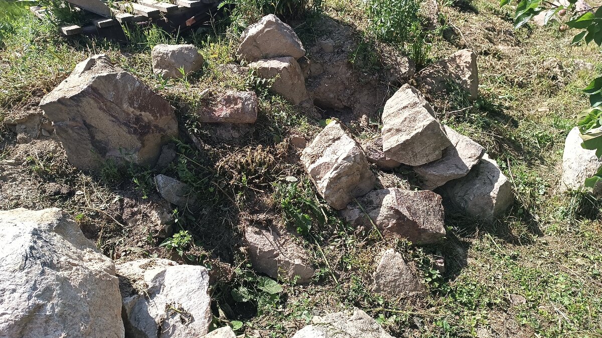 Stavebný kameň a zemina na zásyp