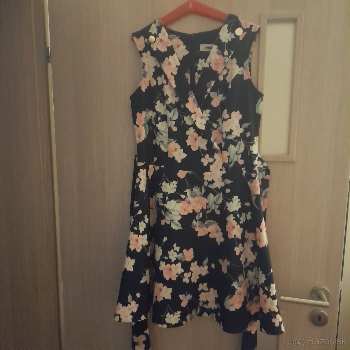 Dámske šatu v.38